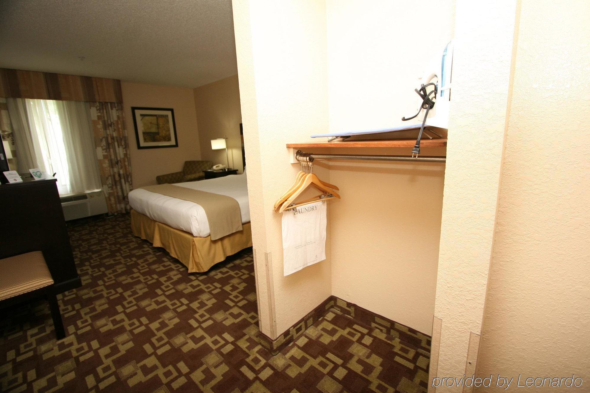Country & By Radisson, Shelby, Nc Hotel